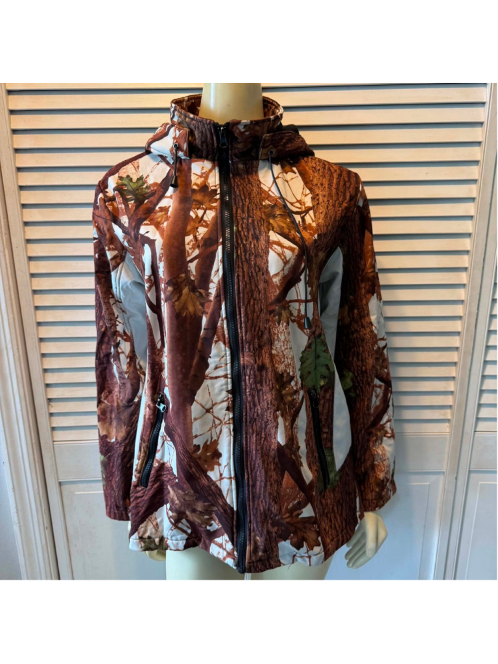 Women's Aqua Stop Camo Softshell Jacket, Size L, Brown and White